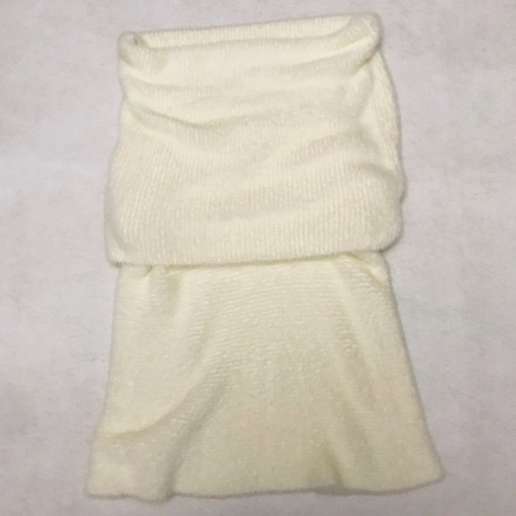 Zara Sleeveless Knit Vest + Free People white off the shoulder sweater - Picture 2 of 16